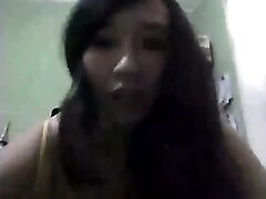 Азиатки, Оргазм пальцами, Большие сиськи Indonesian hijabi girl haravi cam sex with