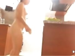 Любительское, Большие сиськи, Подглядывание Nudist couple cooking
