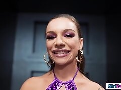 Siri Dahl n April Olsen like to have a finger up their bums