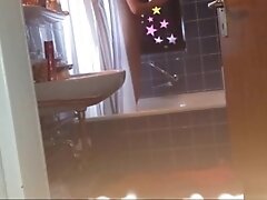 Любительское, Скрытая камера, Подглядывание my Step sister shaves her pussy in the bath