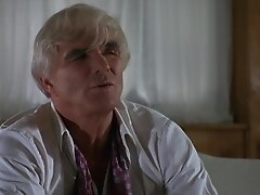 Брюнетки, Публичный секс, Большие сиськи Demi Moore - Striptease (1996)