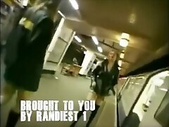 Отсос, Публичный секс 2 Girls Flashing Playing in Public