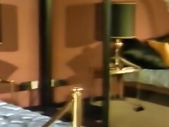 Marianne in weissen Overknee Stiefel