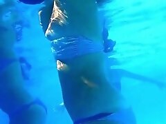 Мамки в соку, Соски, Молоденькие, Большие сиськи, Подглядывание Cameravoyeur - Nipple Porno at the Public Pool 23