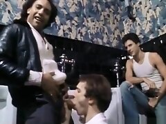 Мастурбация, Ретро порно Classic Bareback Seventies Porn Men's Bathroom