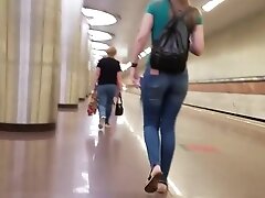Русское порно, Подглядывание Beautiful russian ass in metro