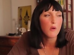 Die dominante Paula lasst sich von Minka verwohnen