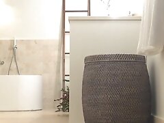 Мамки в соку, Подглядывание bathroom milf