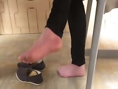 Candid student 18+ college feet in library