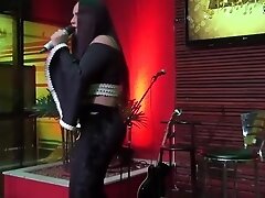 Бразильское порно Perlla cantora muito gostosa