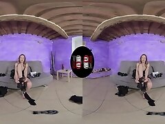 Женские ноги Unbelievably Sexy Mermaid Tries On A New Pair Of Nylons - MILF Leg and Foot Fetish VR