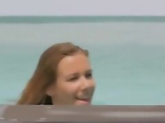 trois douces lesbiennes a la piscine