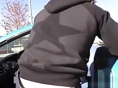 Anita se lo monta en un descampado