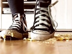 Converse crushing bananas