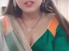 Индианки, Молоденькие indian girl doing selfies with boyfriend.