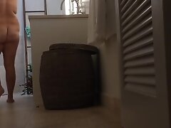 Мамки в соку, Подглядывание unaware milf in bathroom