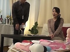 VE2304- A Mature Wife Who Picked Up Girls Secretly Masturbates With A Vibrator On The Desk