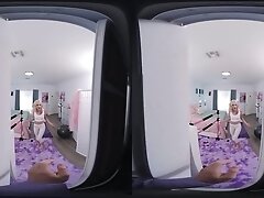 Spying on Stepdaughter Kiara Cole - RealJamVR