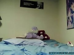 Really Sexy Babe Fuks Her Tight Pussy With Dildo