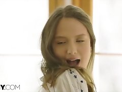 Анальный секс, Отсос, Брюнетки, На лицо, Порно звёзды, Молоденькие Hipster 18-Year-Old Izzy Lush Gapes for a Married Man