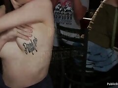 Анальный секс, Брюнетки, На лицо, Фетишисты, Хардкор, Мамки в соку, Публичный секс, Большие сиськи, Ретро порно Tiny Cutie Gets A Giant Cock In Her Ass In Front Of Total Strangers - Kink