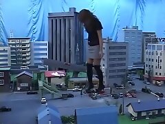 Азиатки, Женские ноги, Фетишисты, Японское Порно Giantess asian in stockings and heels crushing city